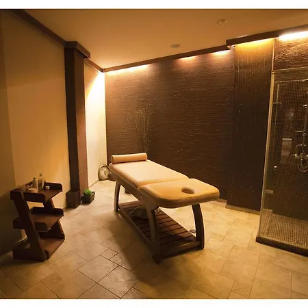 Regina Mare فندق تساريفو